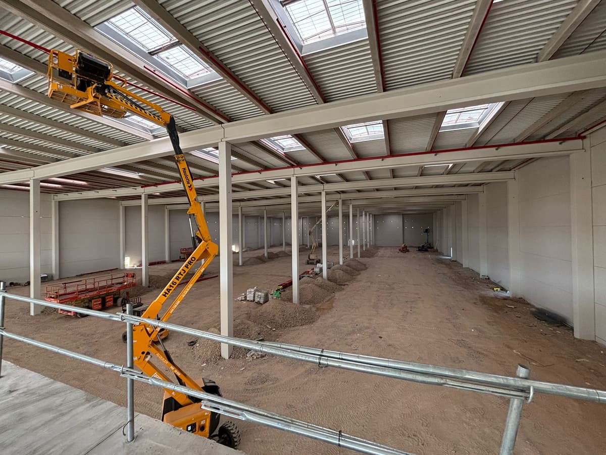 Cerramientos, Cubierta e Instalaciones - Foto 1